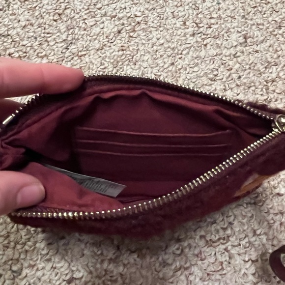 Old Navy Sherpa Fox Clutch - Picture 3 of 3